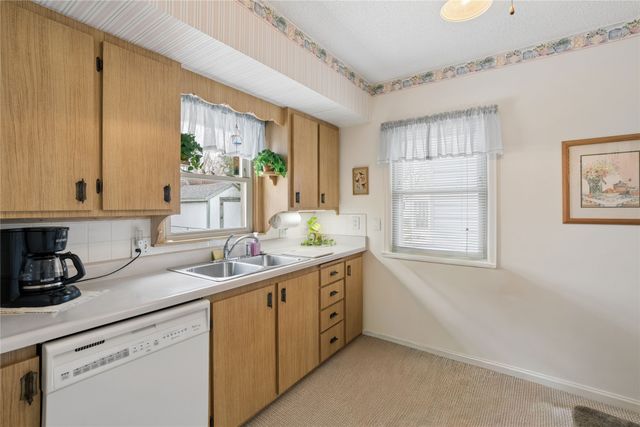 3913 Clinton Avenue, Des Moines, IA 50310