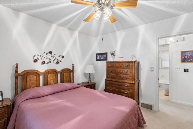 3913 Clinton Avenue, Des Moines, IA 50310