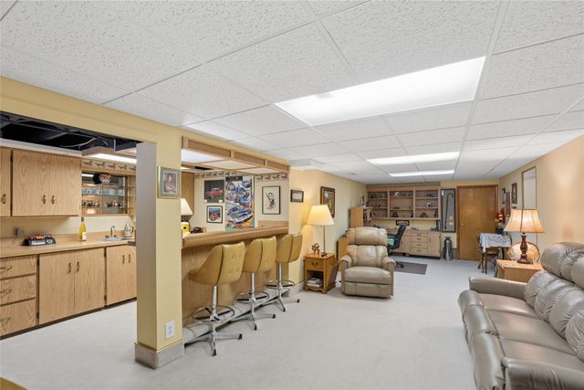 3913 Clinton Avenue, Des Moines, IA 50310