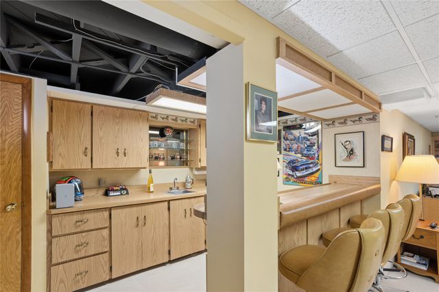 3913 Clinton Avenue, Des Moines, IA 50310