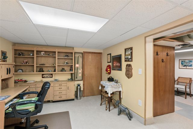 3913 Clinton Avenue, Des Moines, IA 50310