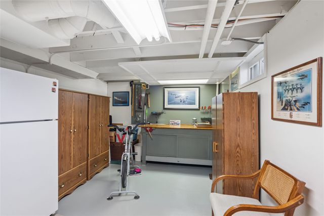 3913 Clinton Avenue, Des Moines, IA 50310