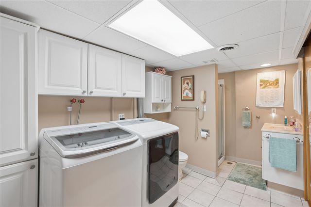 3913 Clinton Avenue, Des Moines, IA 50310