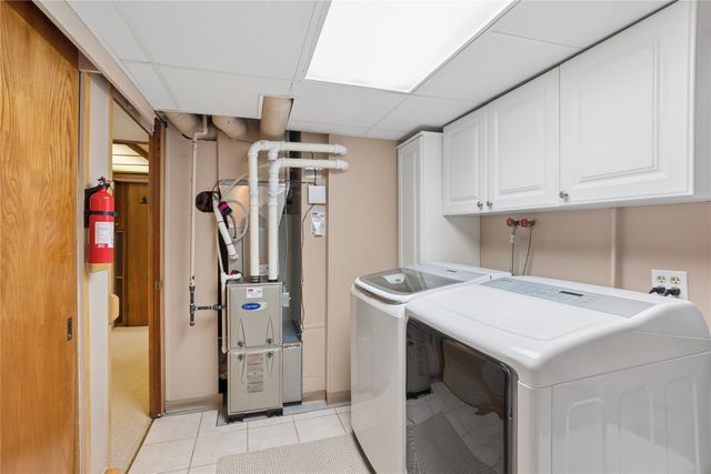 3913 Clinton Avenue, Des Moines, IA 50310