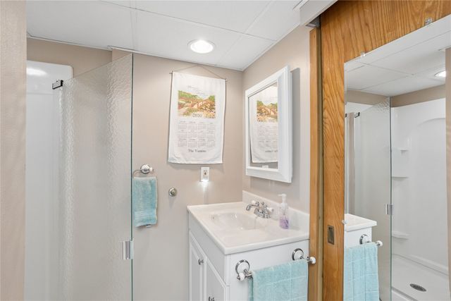 3913 Clinton Avenue, Des Moines, IA 50310