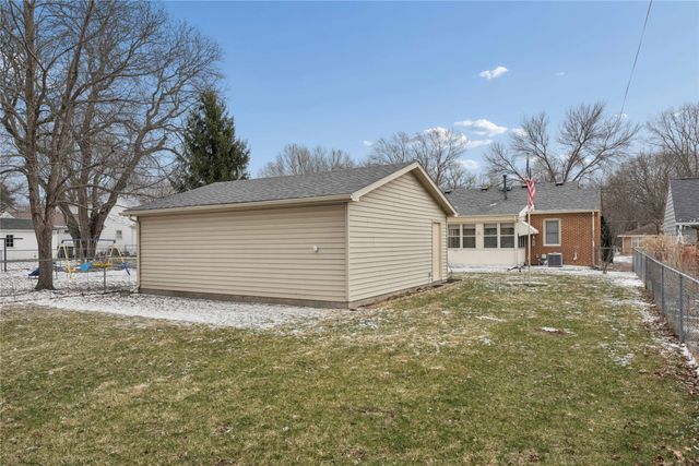 3913 Clinton Avenue, Des Moines, IA 50310