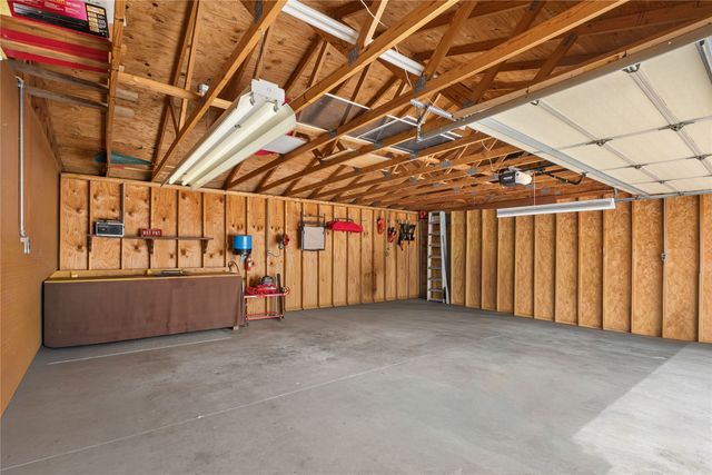 3913 Clinton Avenue, Des Moines, IA 50310