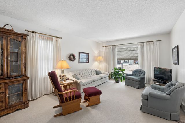 3913 Clinton Avenue, Des Moines, IA 50310