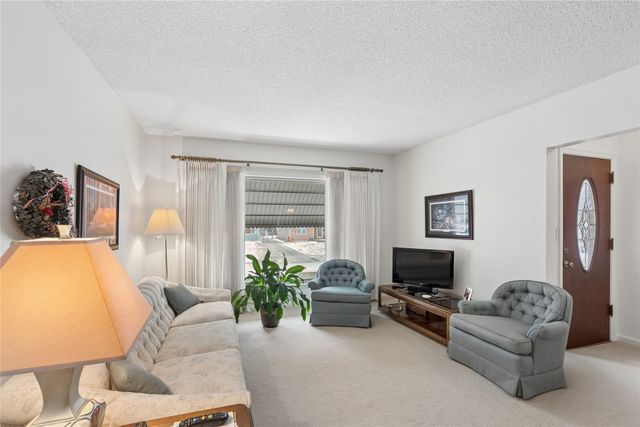 3913 Clinton Avenue, Des Moines, IA 50310