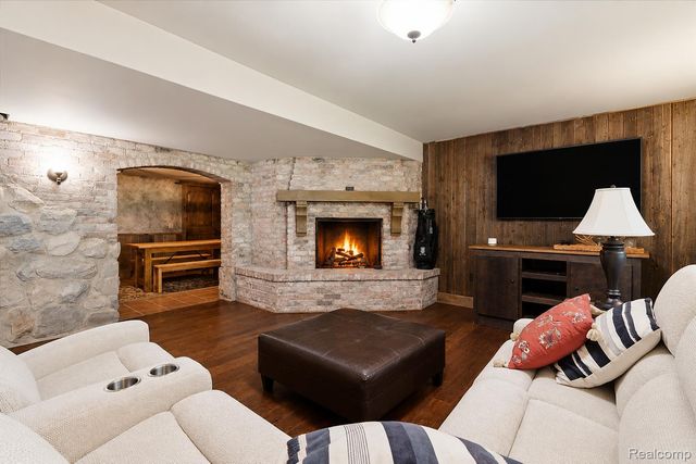 9095 S Saginaw Road 8, Grand Blanc Charter Township, MI 48439