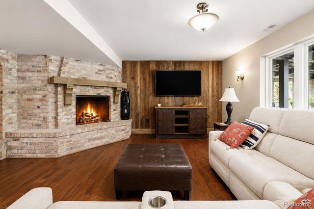 9095 S Saginaw Road 8, Grand Blanc Charter Township, MI 48439