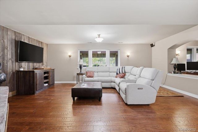 9095 S Saginaw Road 8, Grand Blanc Charter Township, MI 48439