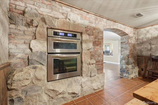 9095 S Saginaw Road 8, Grand Blanc Charter Township, MI 48439