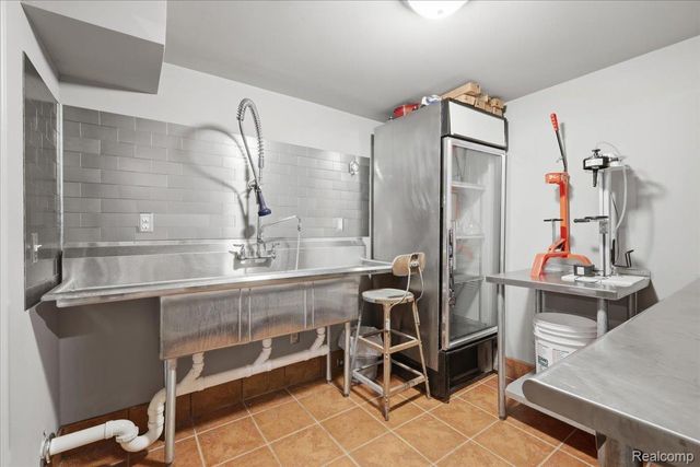 9095 S Saginaw Road 8, Grand Blanc Charter Township, MI 48439