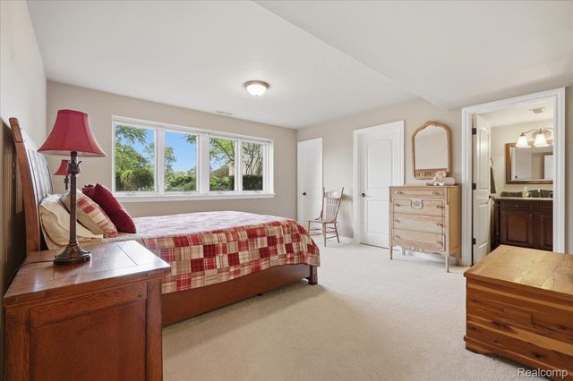 9095 S Saginaw Road 8, Grand Blanc Charter Township, MI 48439