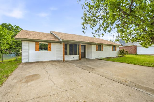 115 Doublehorn Street, Stephenville, TX 76401