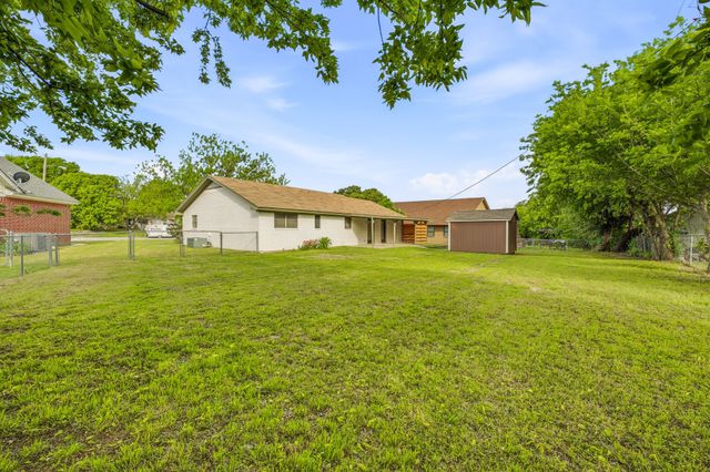 115 Doublehorn Street, Stephenville, TX 76401