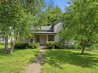 69 E Burdick Street, Oxford Village, MI 48371
