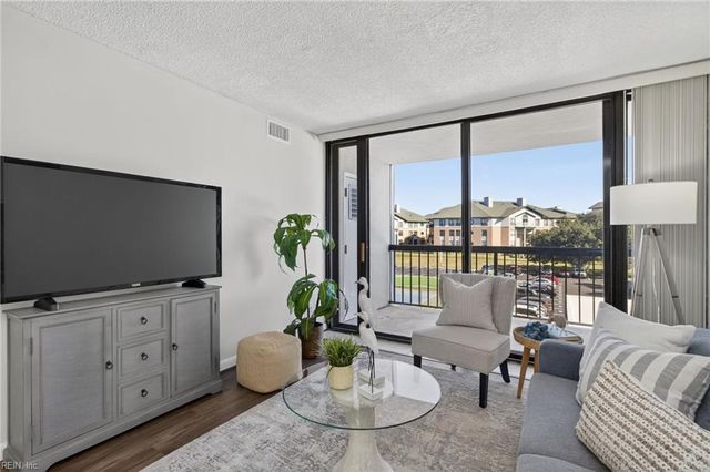 3288 Page Ave Apt 214, Virginia Beach, VA 23451