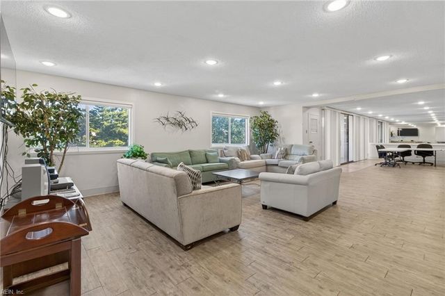 3288 Page Ave Apt 214, Virginia Beach, VA 23451