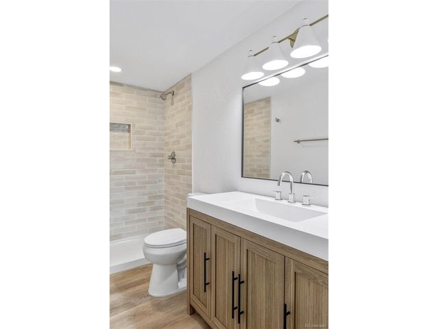 6321 S Florence Way, Englewood, CO 80111