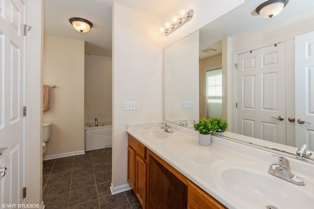 152 Orchards Pass, Bartlett, IL 60103