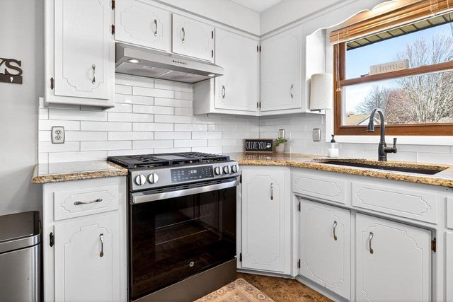 3008 E BONA AVENUE, Appleton, WI 54915
