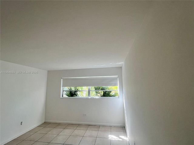 3522 NE 171st St 206, North Miami Beach, FL 33160