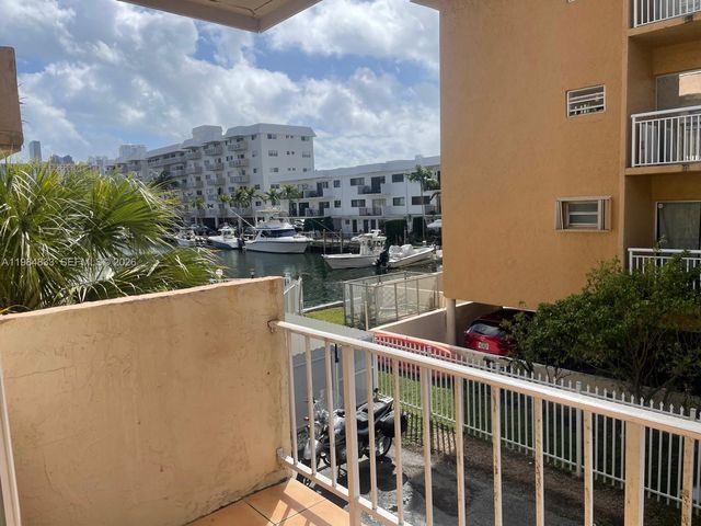 3522 NE 171st St 206, North Miami Beach, FL 33160