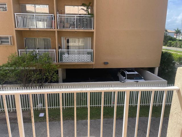 3522 NE 171st St 206, North Miami Beach, FL 33160