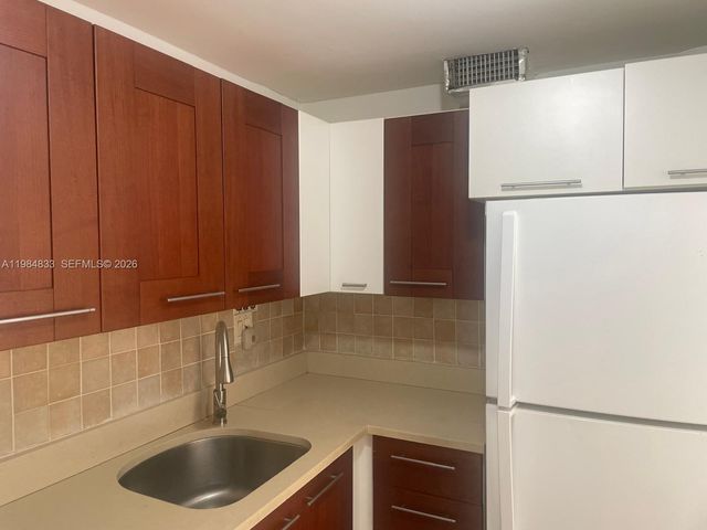 3522 NE 171st St 206, North Miami Beach, FL 33160