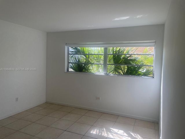 3522 NE 171st St 206, North Miami Beach, FL 33160