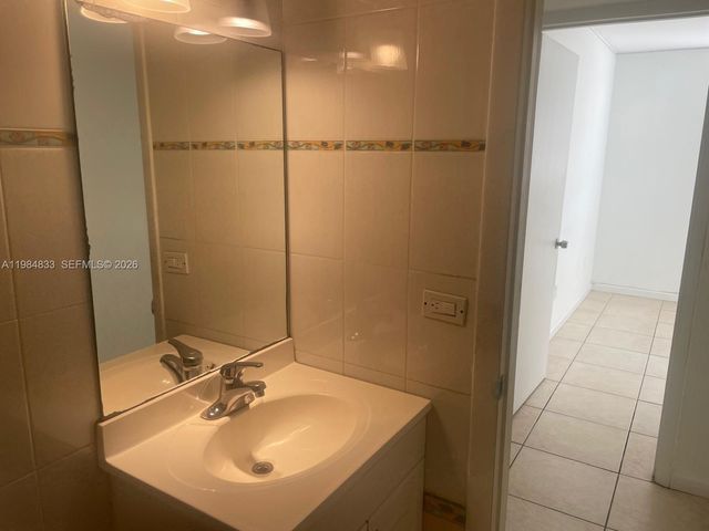 3522 NE 171st St 206, North Miami Beach, FL 33160