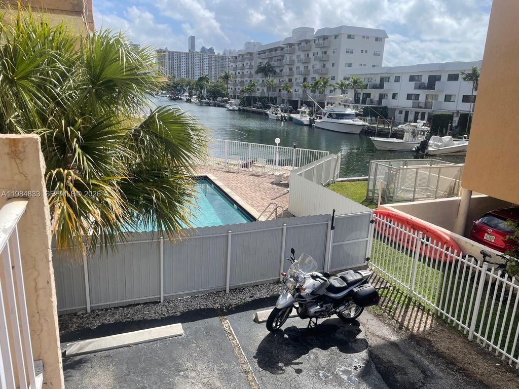 3522 NE 171st St 206, North Miami Beach, FL 33160