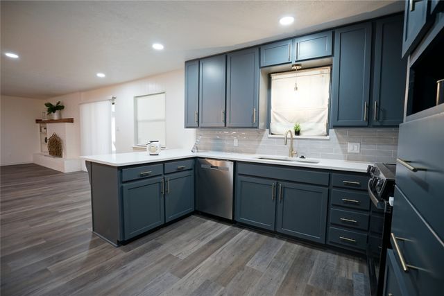 2121 Stonegate Drive N, Bedford, TX 76021