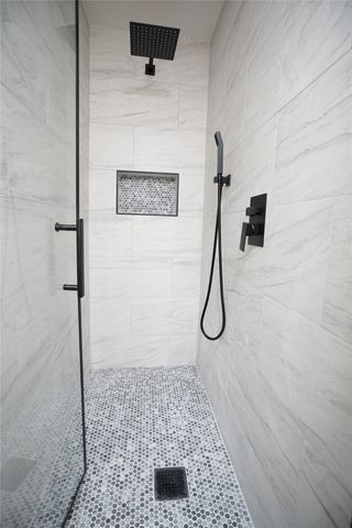 2121 Stonegate Drive N, Bedford, TX 76021