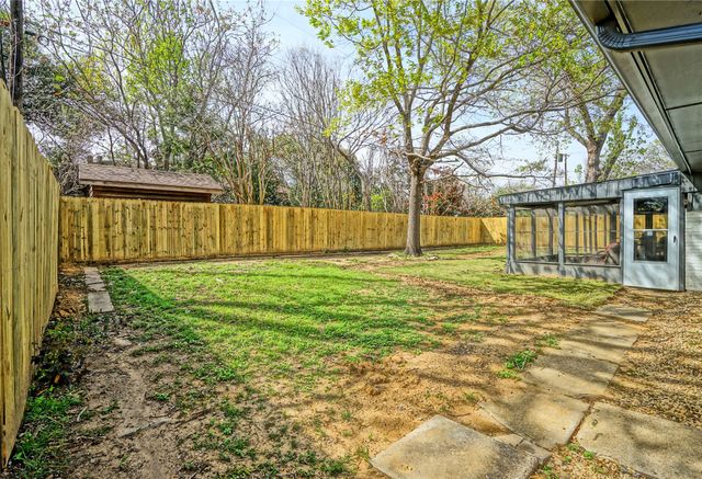 2121 Stonegate Drive N, Bedford, TX 76021