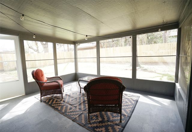 2121 Stonegate Drive N, Bedford, TX 76021