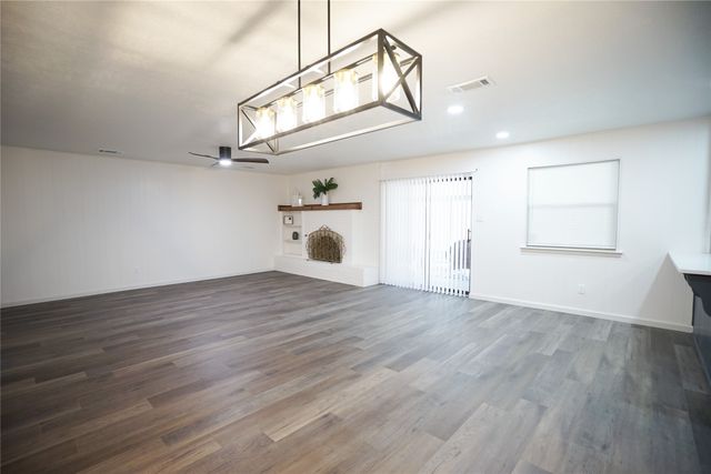 2121 Stonegate Drive N, Bedford, TX 76021