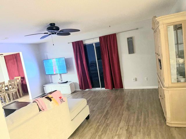 2466 44th Avenue, Vero Beach, FL 32966
