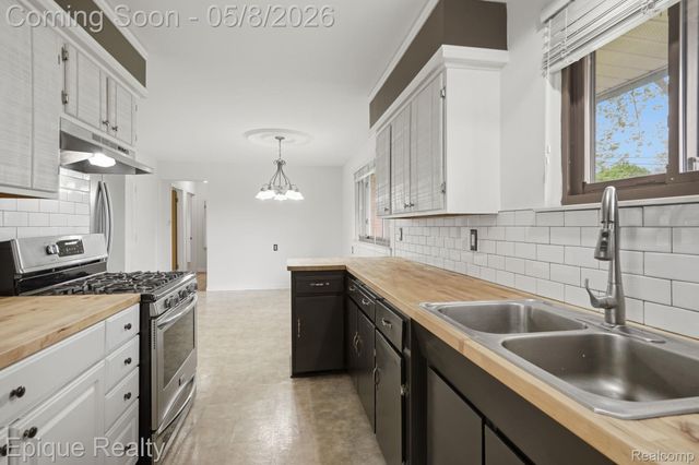 8737 Shannon Drive, Sterling Heights, MI 48314