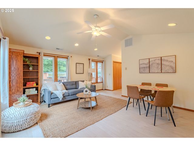 14100 Se 20TH St, Vancouver, WA 98683