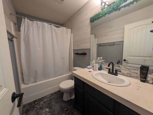 1729 S Herrington St, Wichita, KS 67207