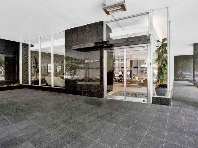 850 N DeWitt Place 7K, Chicago, IL 60611