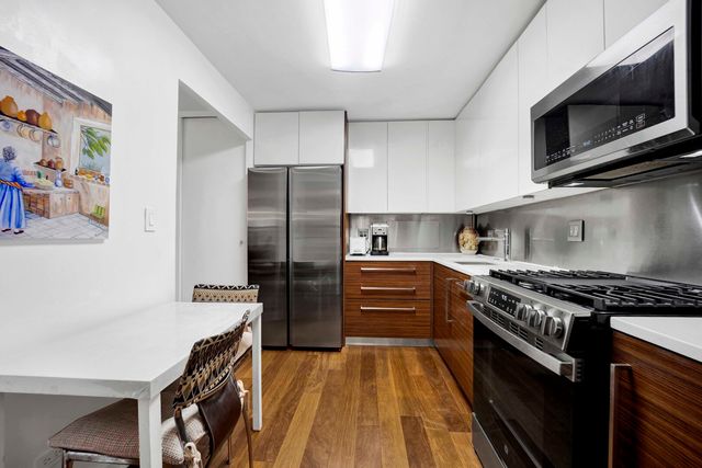 850 N DeWitt Place 7K, Chicago, IL 60611