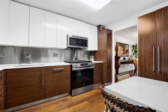 850 N DeWitt Place 7K, Chicago, IL 60611