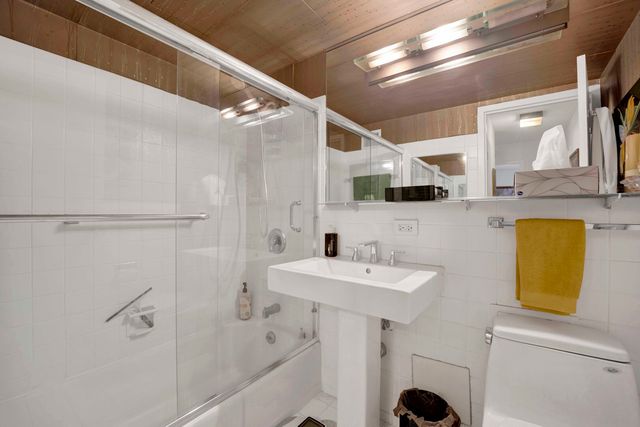 850 N DeWitt Place 7K, Chicago, IL 60611