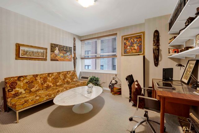 850 N DeWitt Place 7K, Chicago, IL 60611