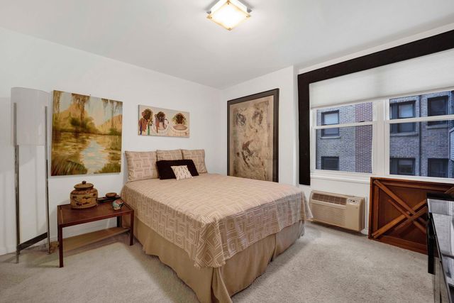 850 N DeWitt Place 7K, Chicago, IL 60611