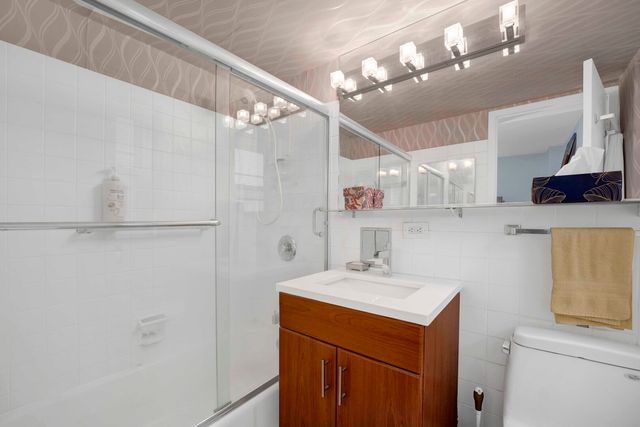 850 N DeWitt Place 7K, Chicago, IL 60611